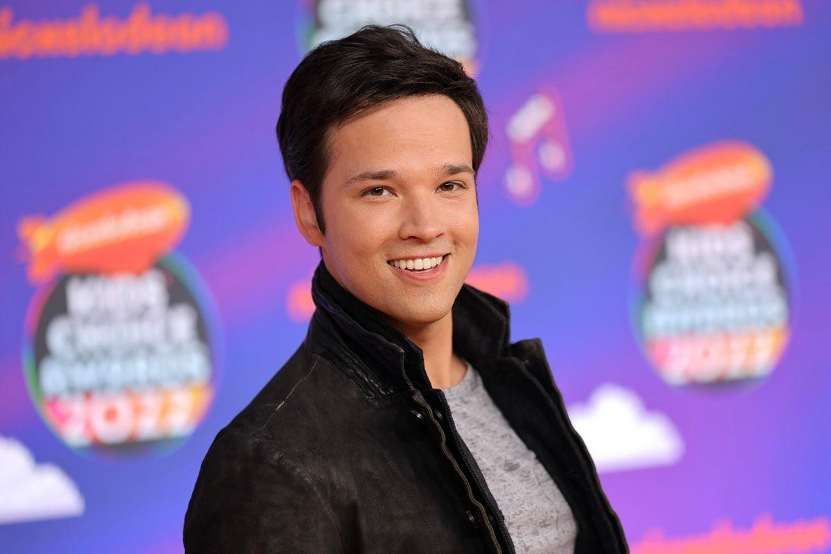 Nathan Kress, Freddie en ‘iCarly’, publicó las fotos de su tercer hijo y encendió Internet