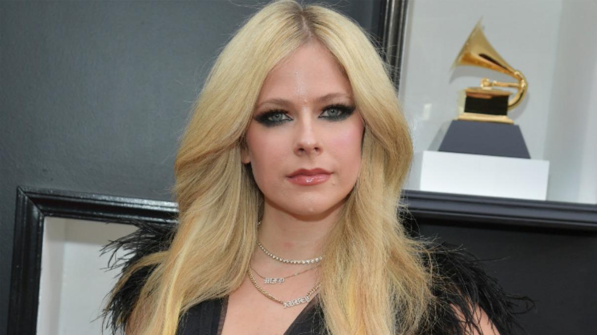La descabellada teoría que asegura que Avril Lavigne murió y fue sustituida por una doble