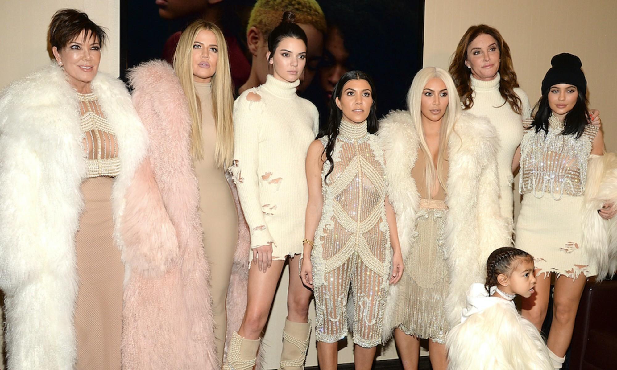 Se viraliza foto del siglo pasado de la familia Kardashian, ¡todos al natural y sin operaciones!