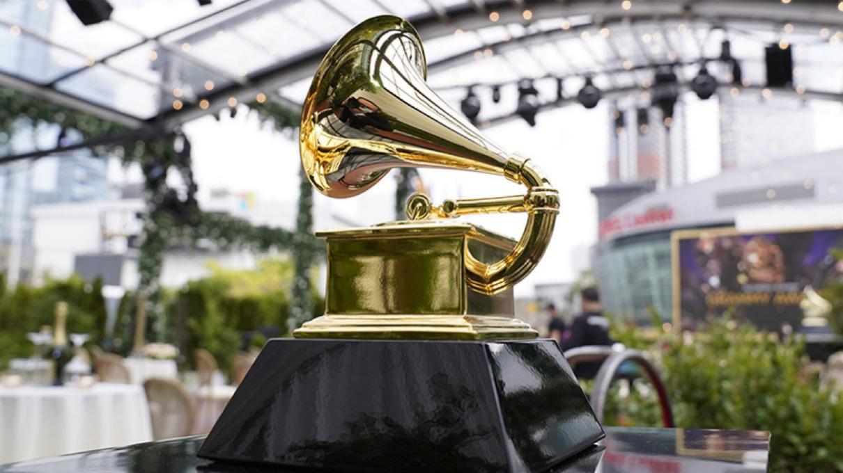 Mexicanos y latinos que ganaron en los Grammy 2023