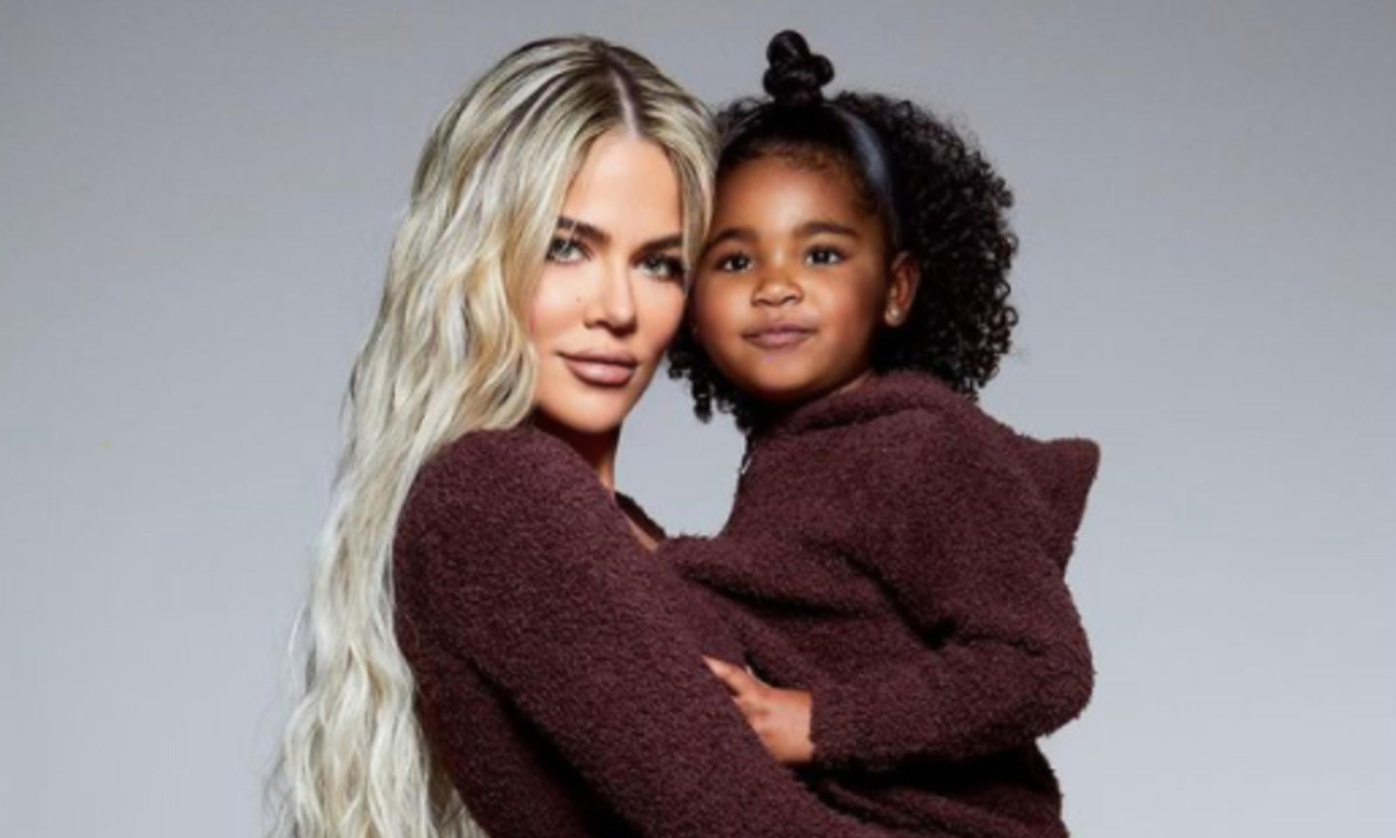 Khloé Kardashain admite que editó a su hija True con Photoshop en estas fotografías