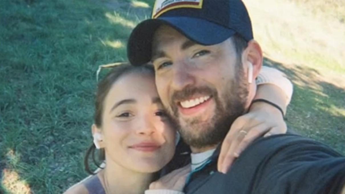 ¿Quién es Alba Baptista, la novia de Chris Evans que es 16 años menor que él y que confunden con Emilia Clarke?