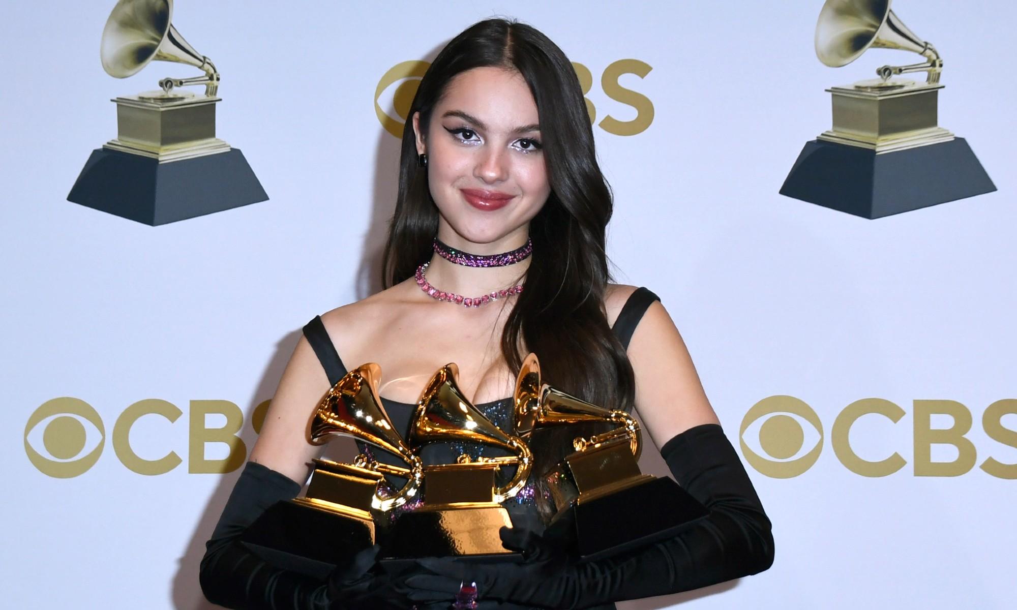 Olivia Rodrigo rompe uno de sus premios Grammy al finalizar la ceremonia; ¿por qué?