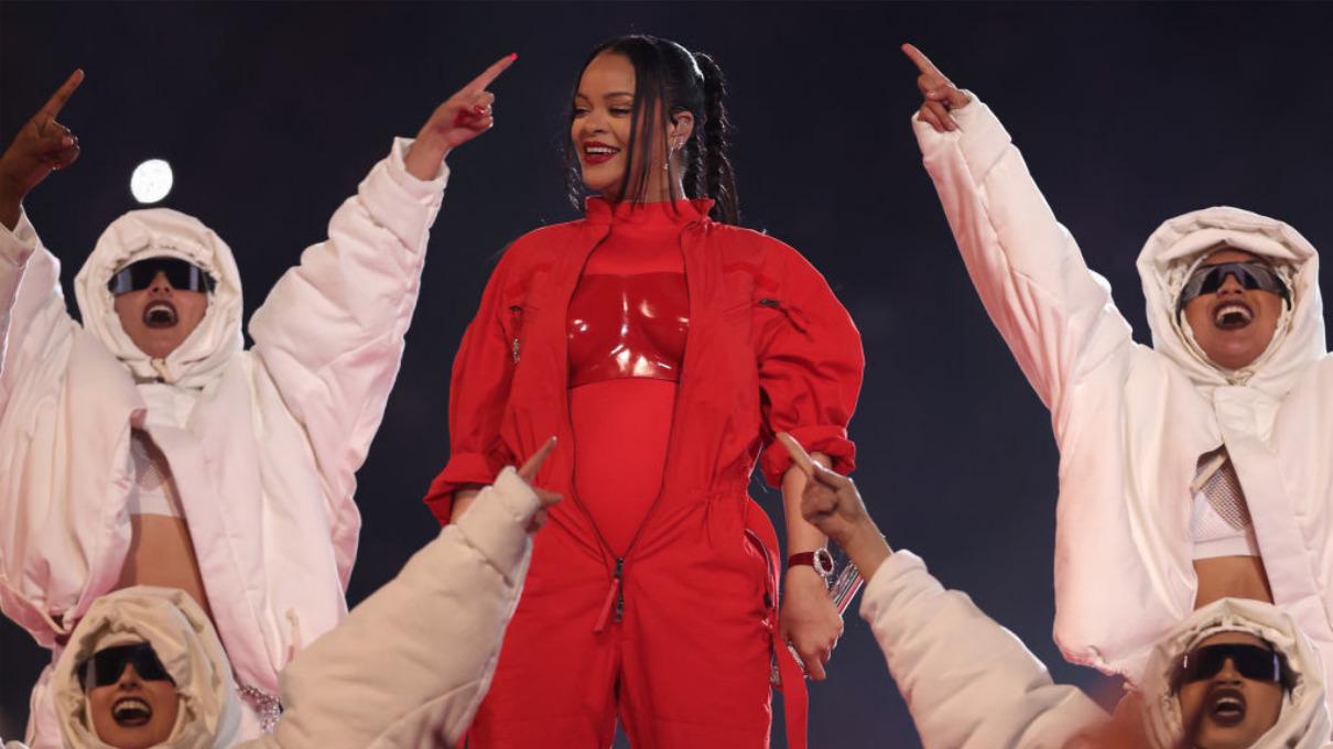Rihanna: cuánto cobró, su embarazo y otros detalles de su show del medio tiempo del Super Bowl