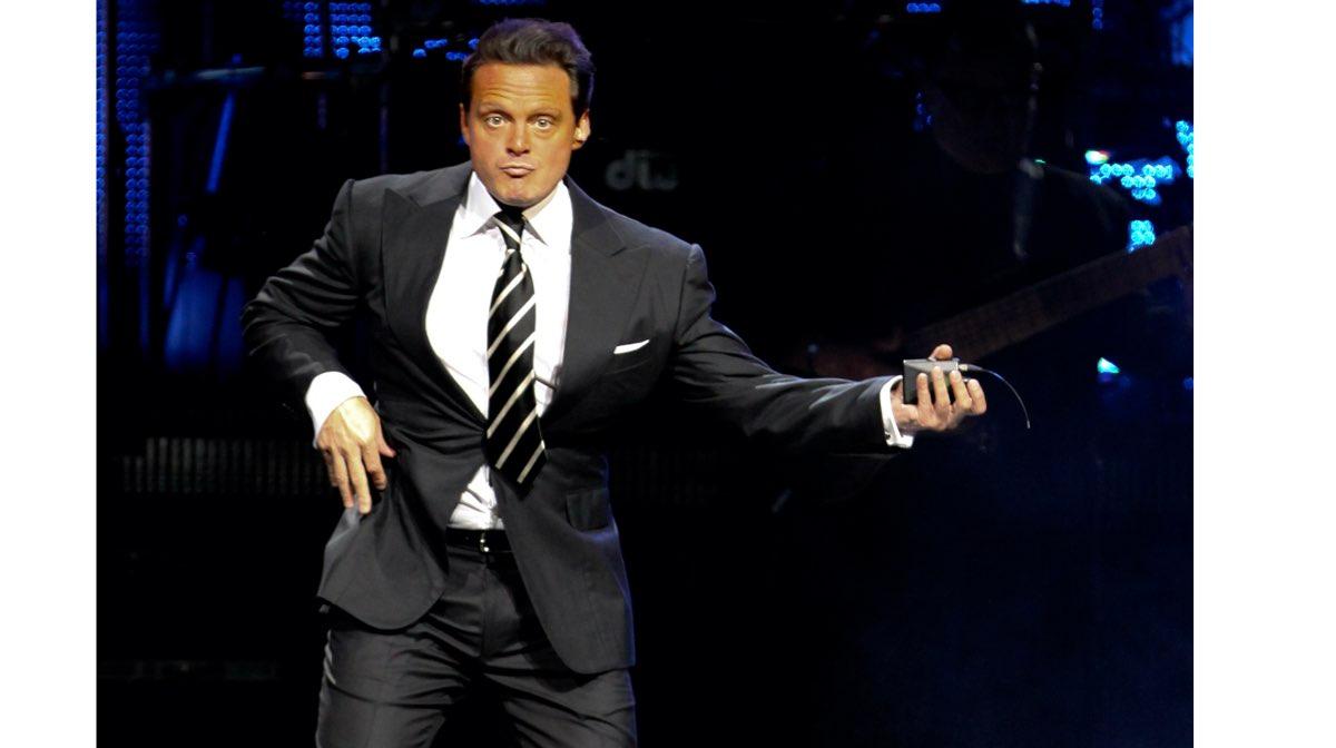 Así festejó Luis Miguel su cumpleaños. Su novia organizó la fiesta.