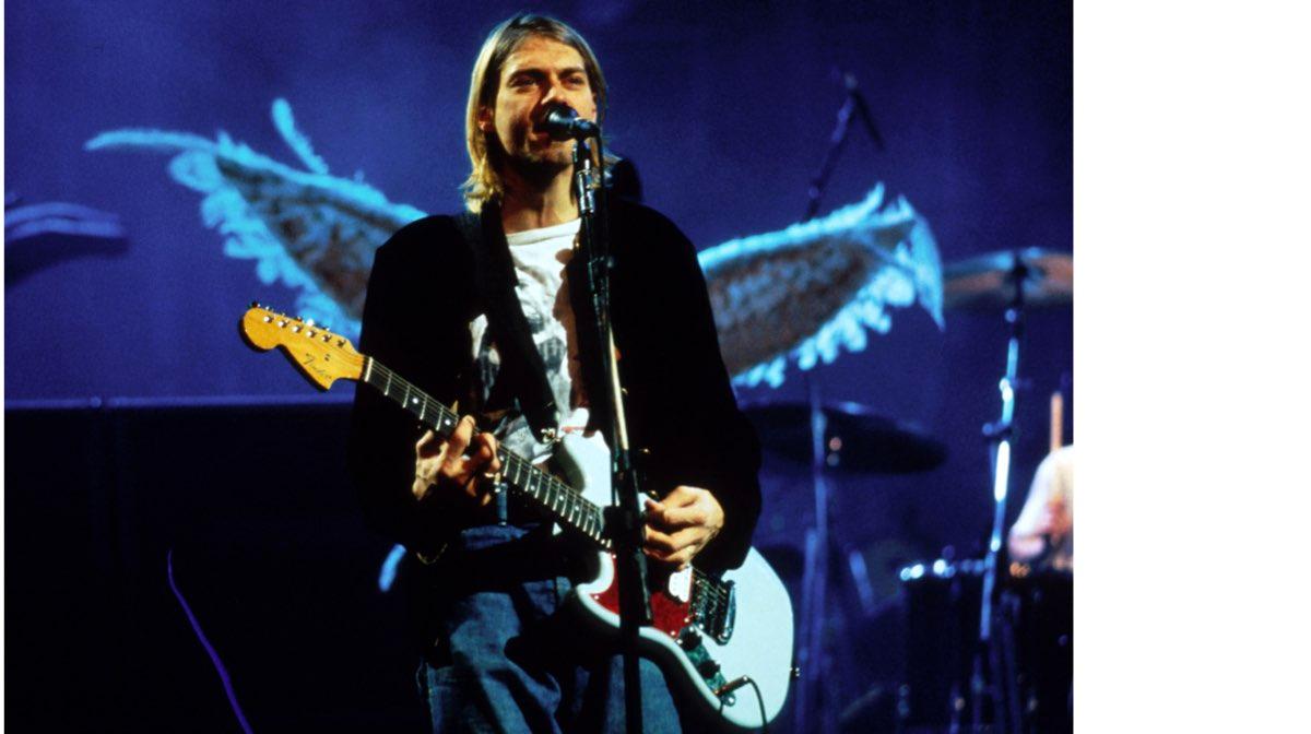 Vendieron guitarra que rompió Kurt Cobain en 595 mil dólares