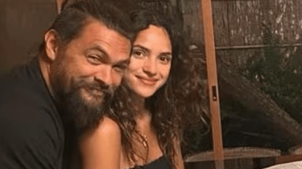 Jason Momoa anuncia su noviazgo con Adria, hija de Ricardo Arjona