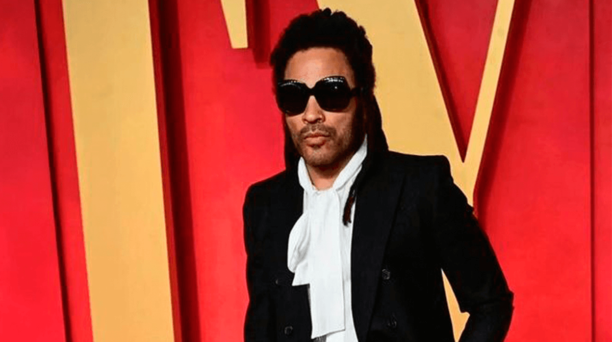 Lenny Kravitz “colocó” una guitarra en lo más alto del Ángel de la Independencia