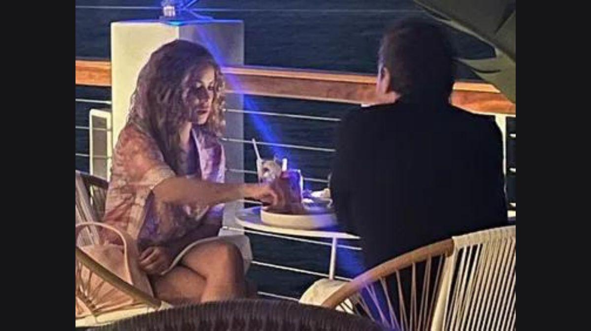 Captan a Shakira cenando con un misterioso hombre: ¿La colombiana estrena romance?